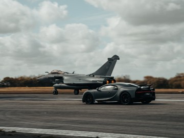 Bugatti Chiron Sport vs myśliwiec